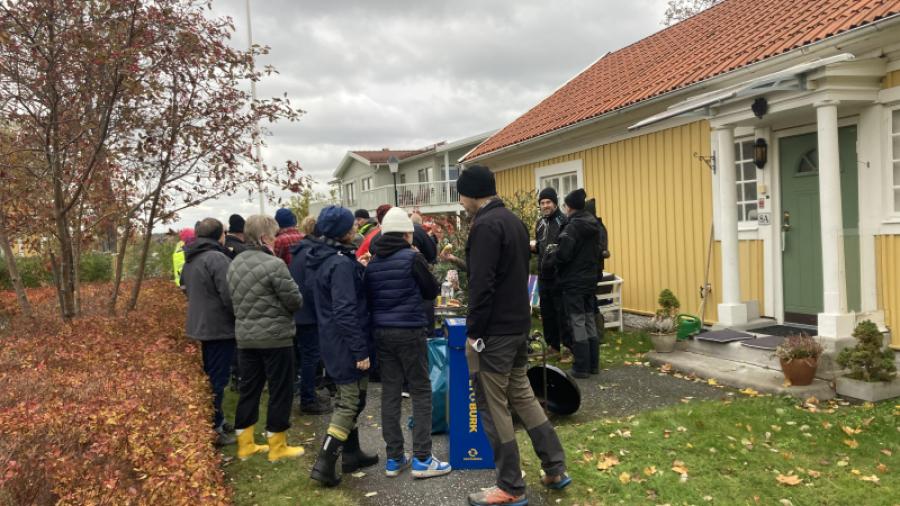 Samling vid grytorna